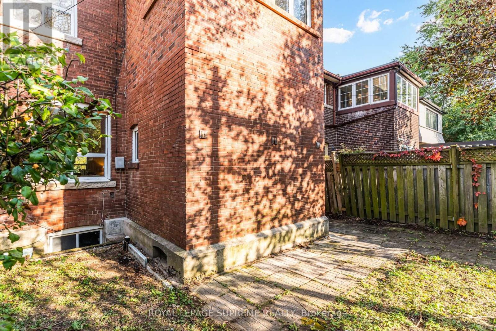 32 Thome Crescent — photo 29