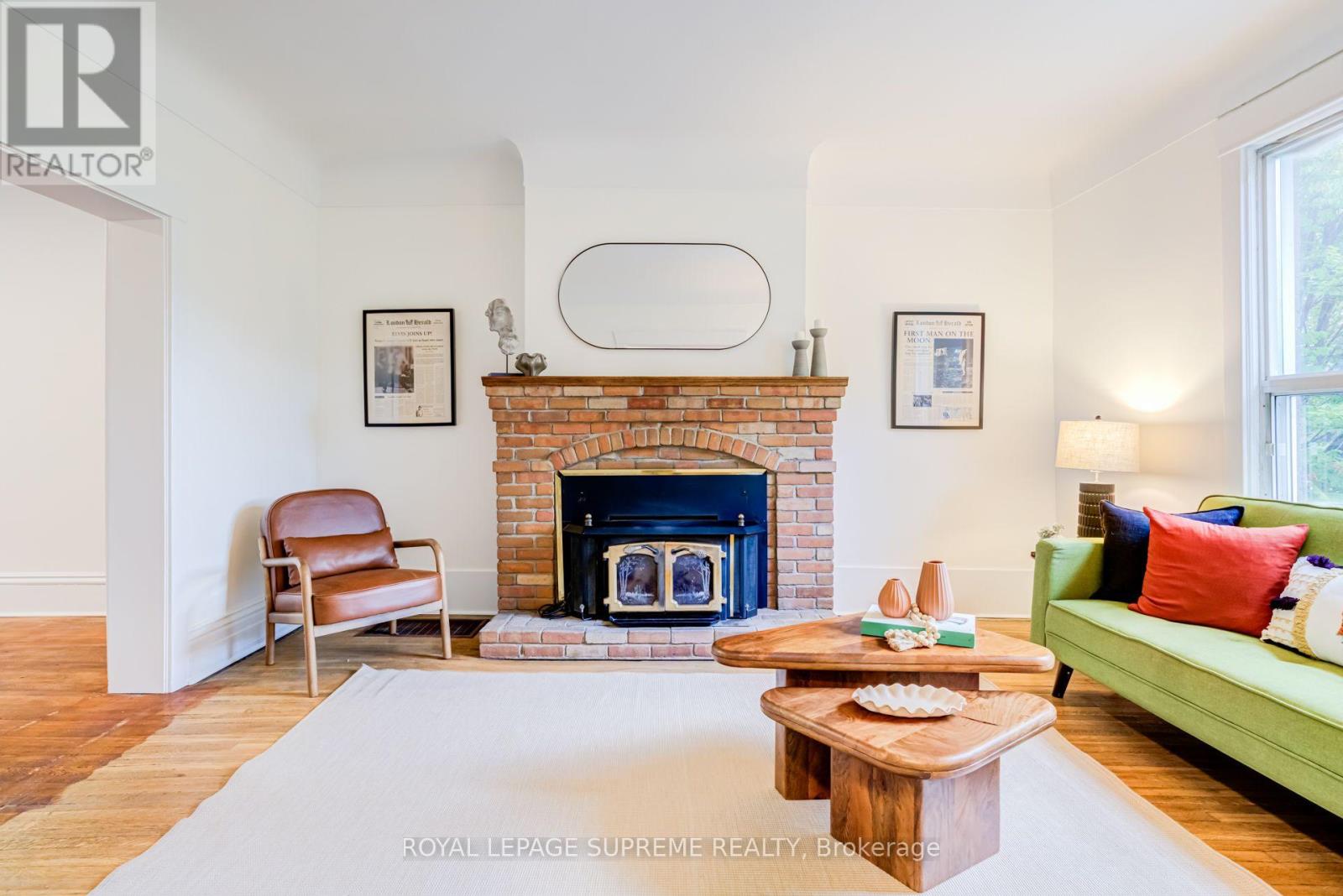 32 THOME CRESCENT - 4