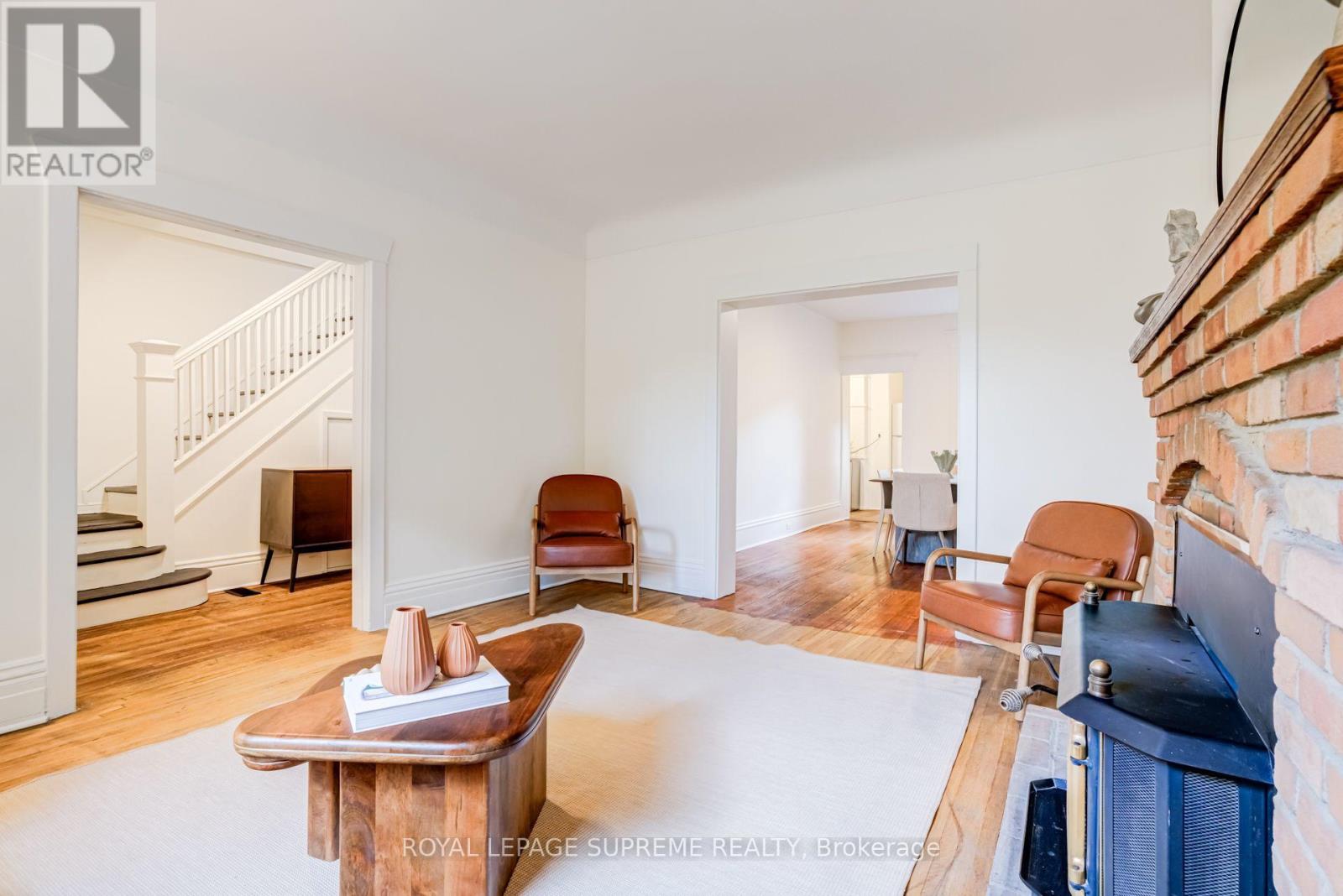 32 THOME CRESCENT - 5