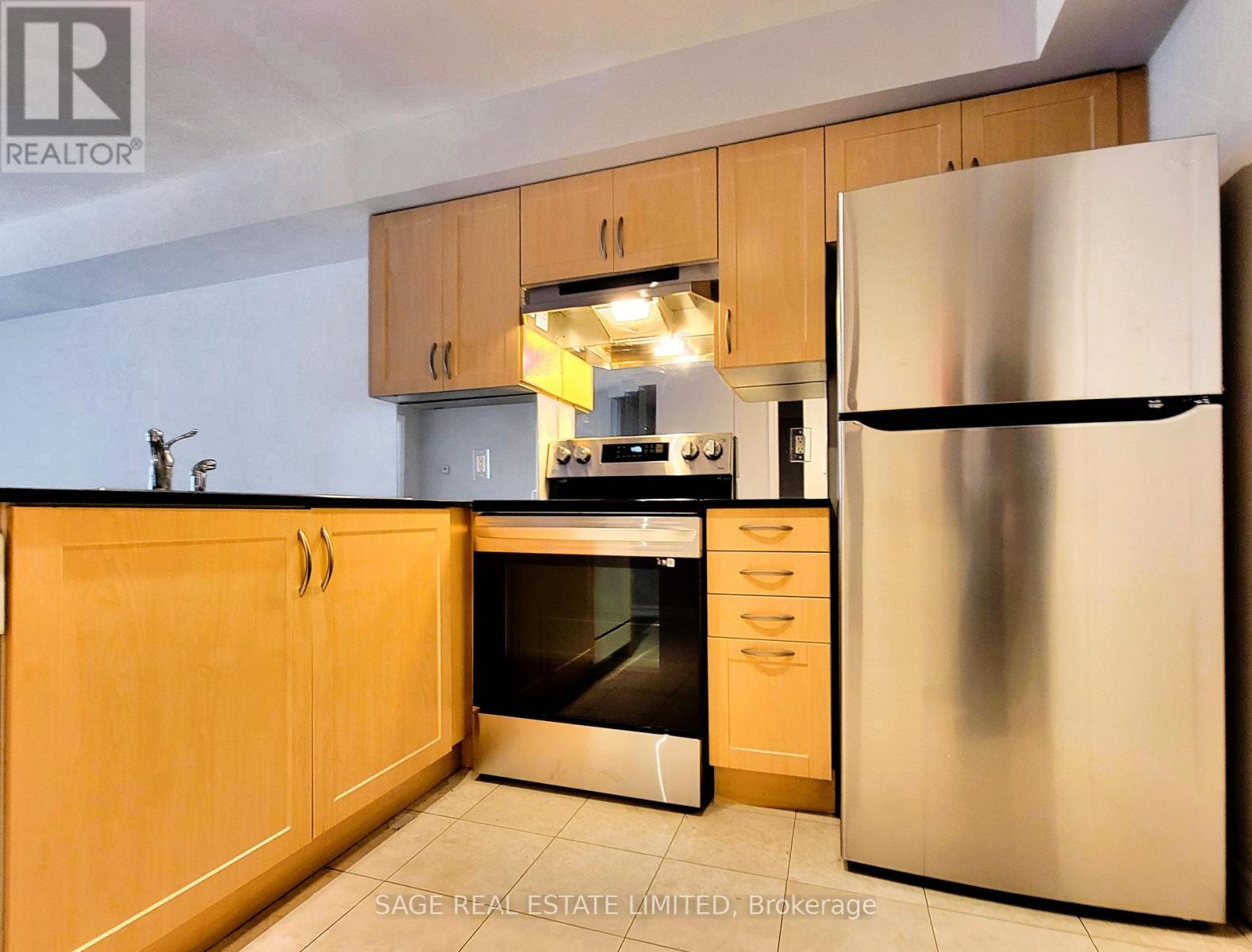 801 Bay Street — photo 4