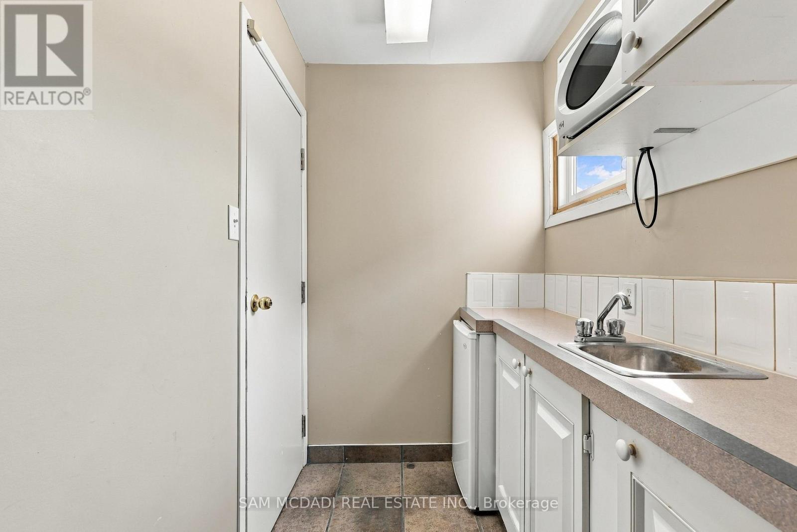 571 Kingston Road West — photo 36