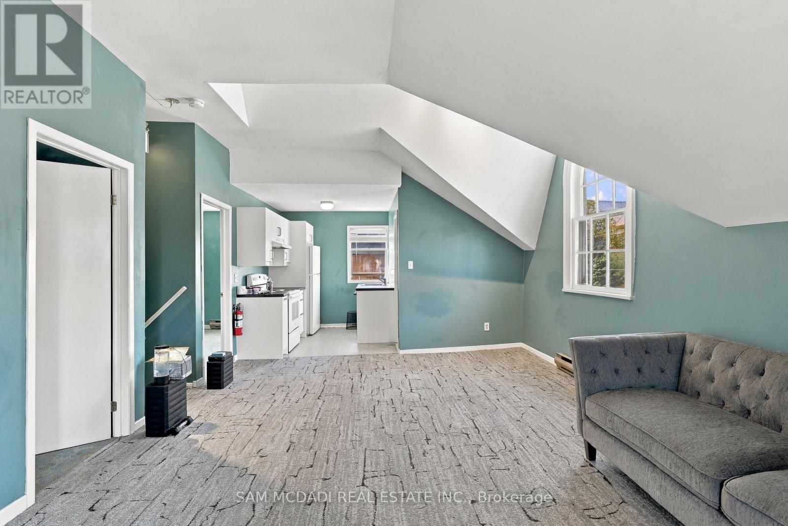 571 Kingston Road West — photo 8