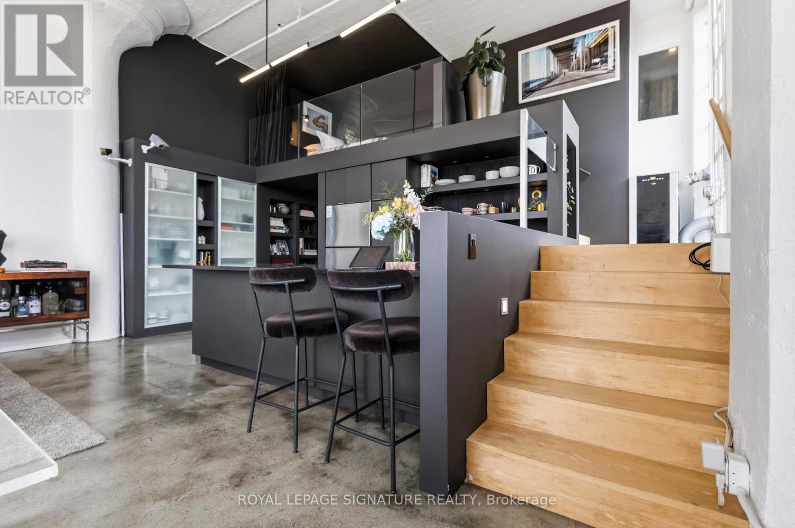 245 Carlaw Avenue — photo 10