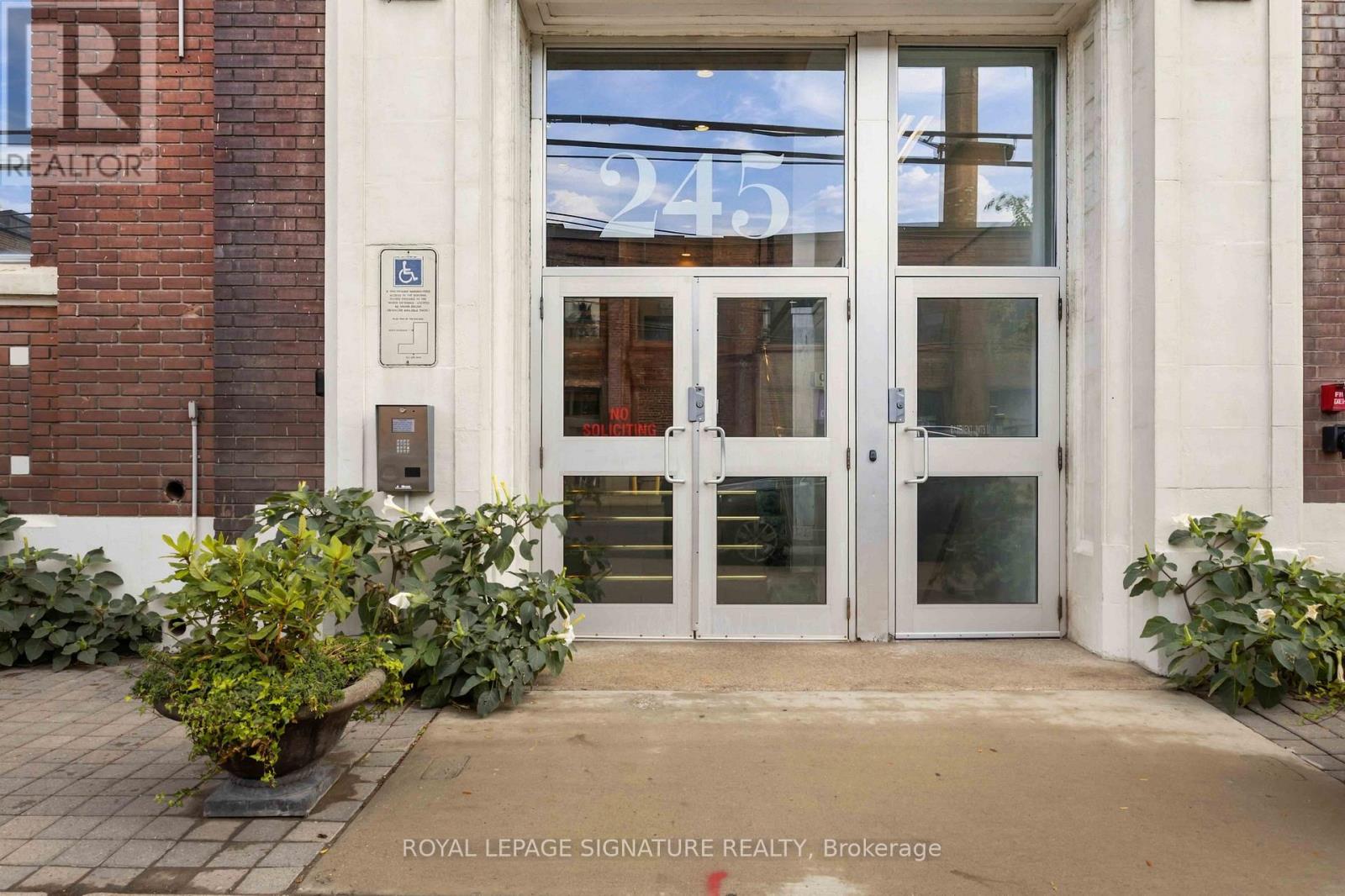 245 Carlaw Avenue — photo 22