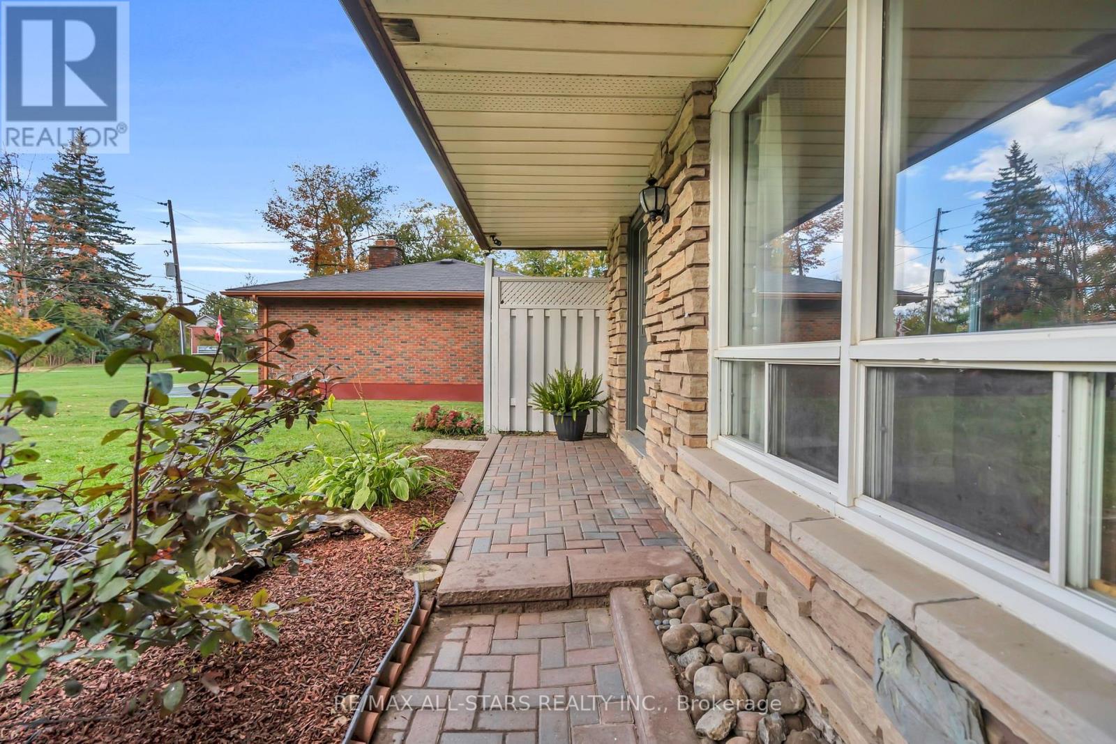 51 Queen Street, Georgina, ON photo 3