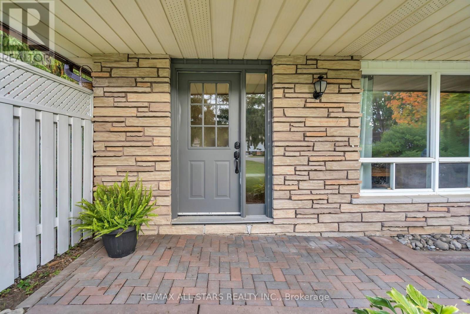 51 Queen Street, Georgina, ON photo 5