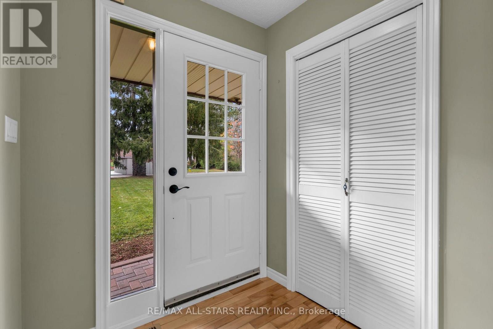 51 Queen Street, Georgina, ON photo 6