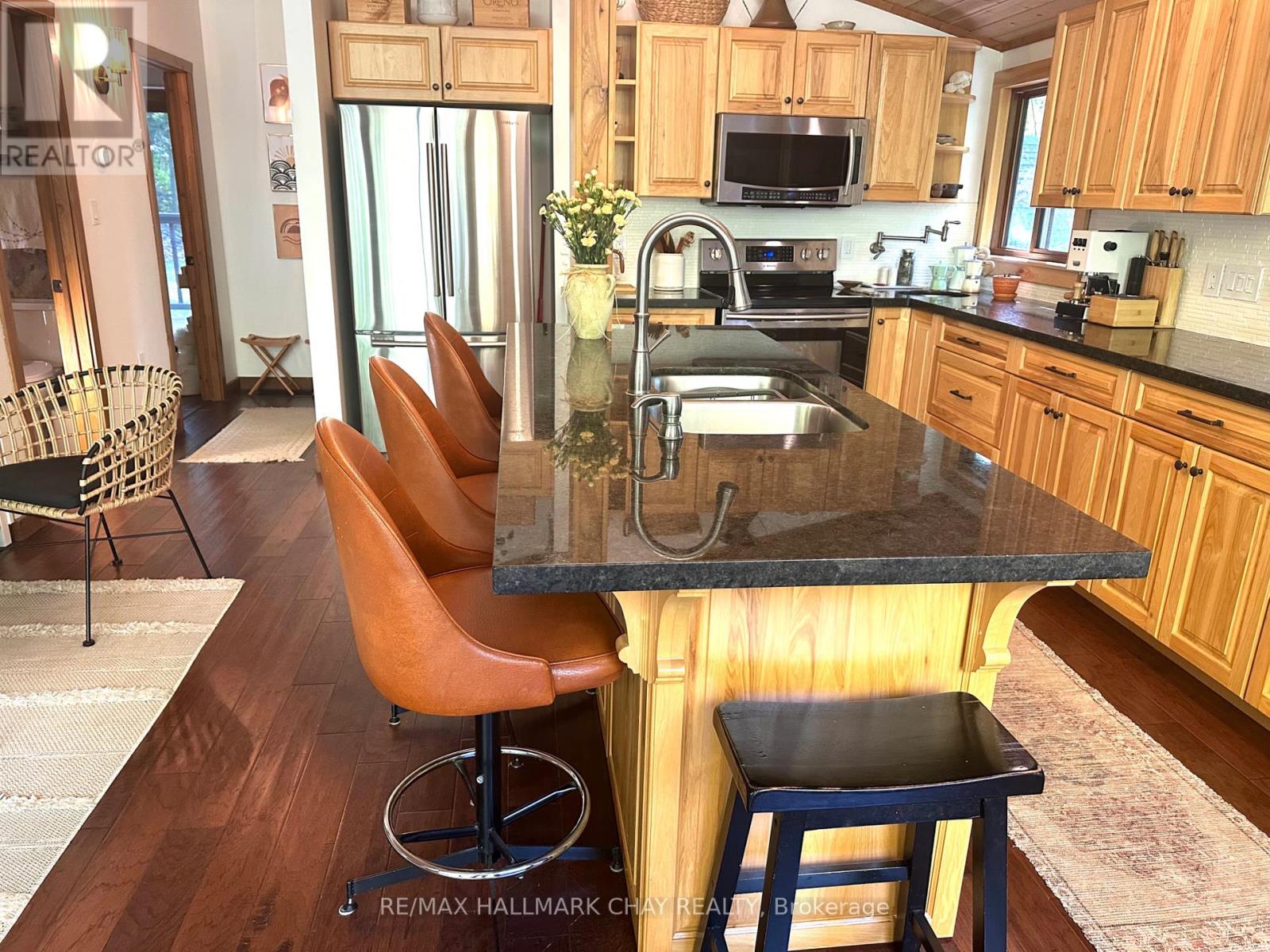 691 Rue Lafontaine Road West, Tiny, ON photo 13
