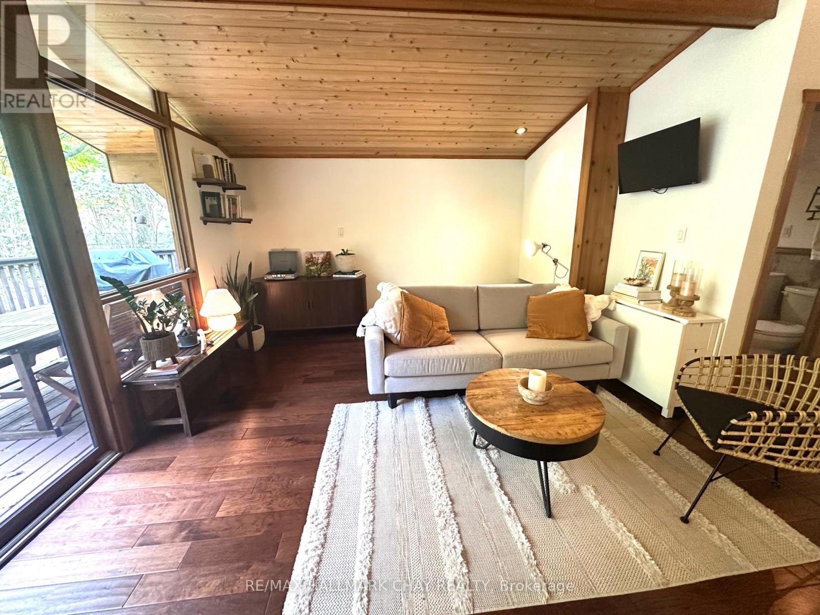 691 Rue Lafontaine Road West, Tiny, ON photo 18