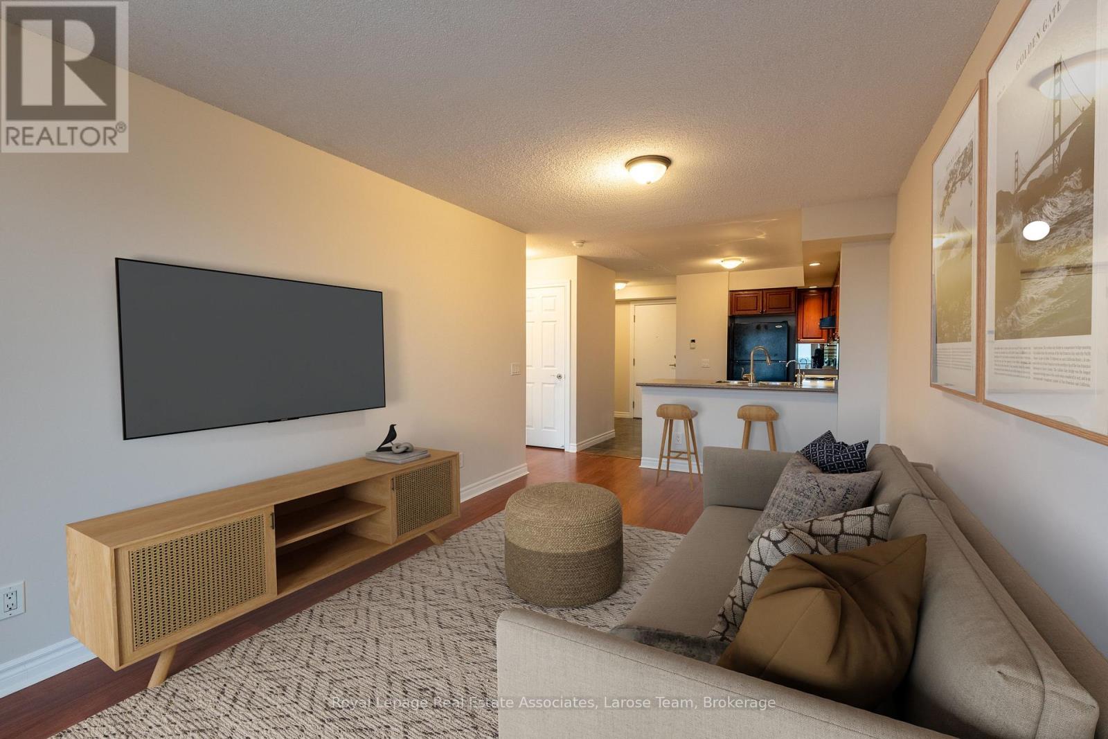 5233 Dundas Street West — photo 15