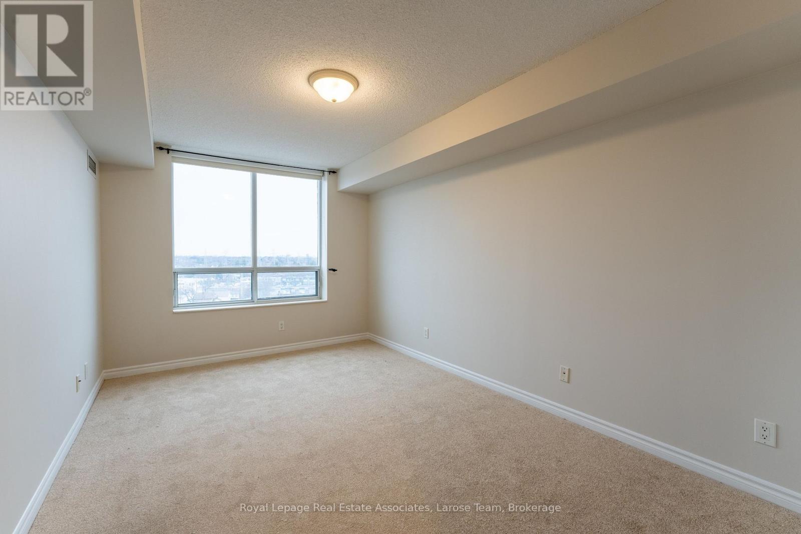 5233 Dundas Street West — photo 18