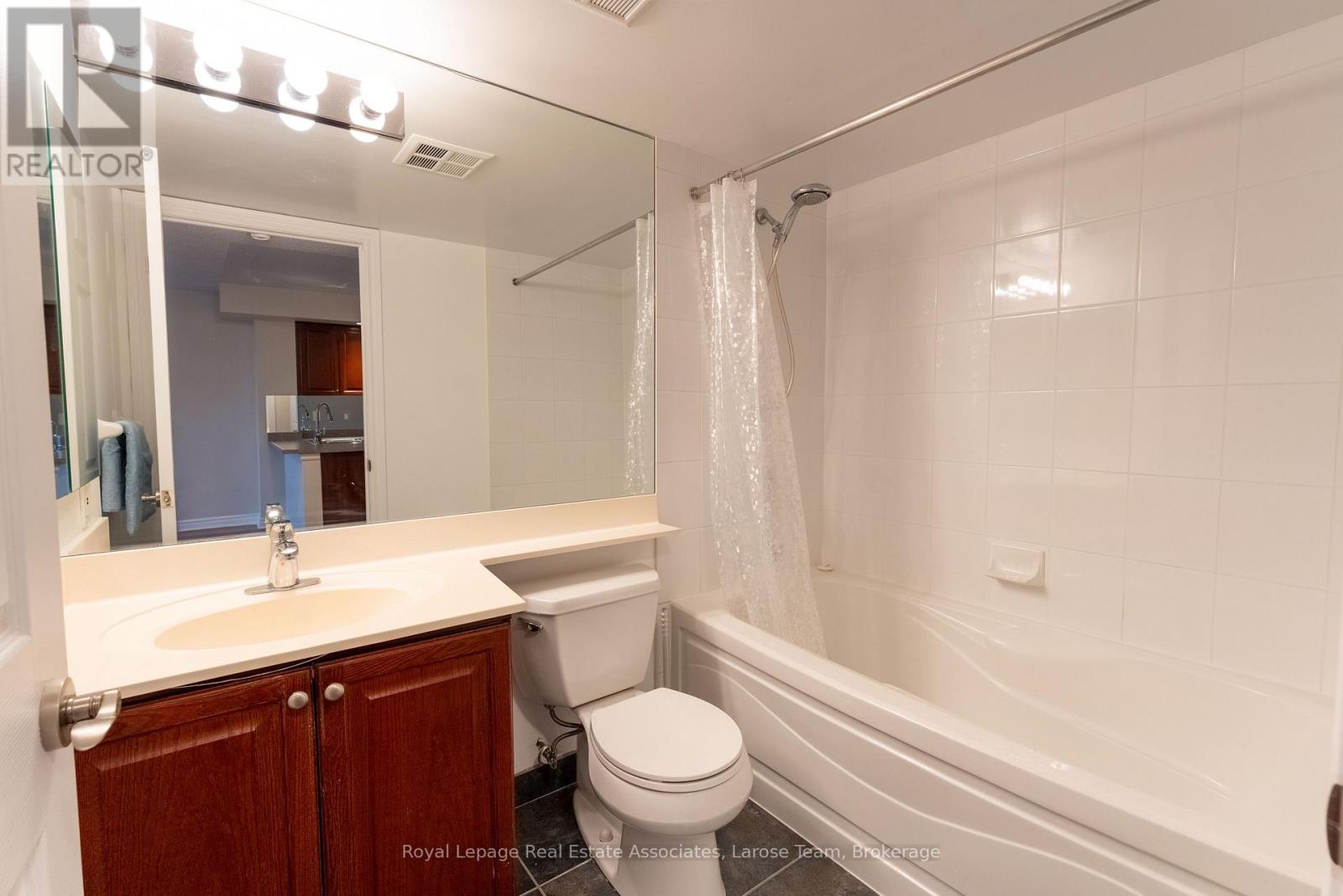 5233 Dundas Street West — photo 20