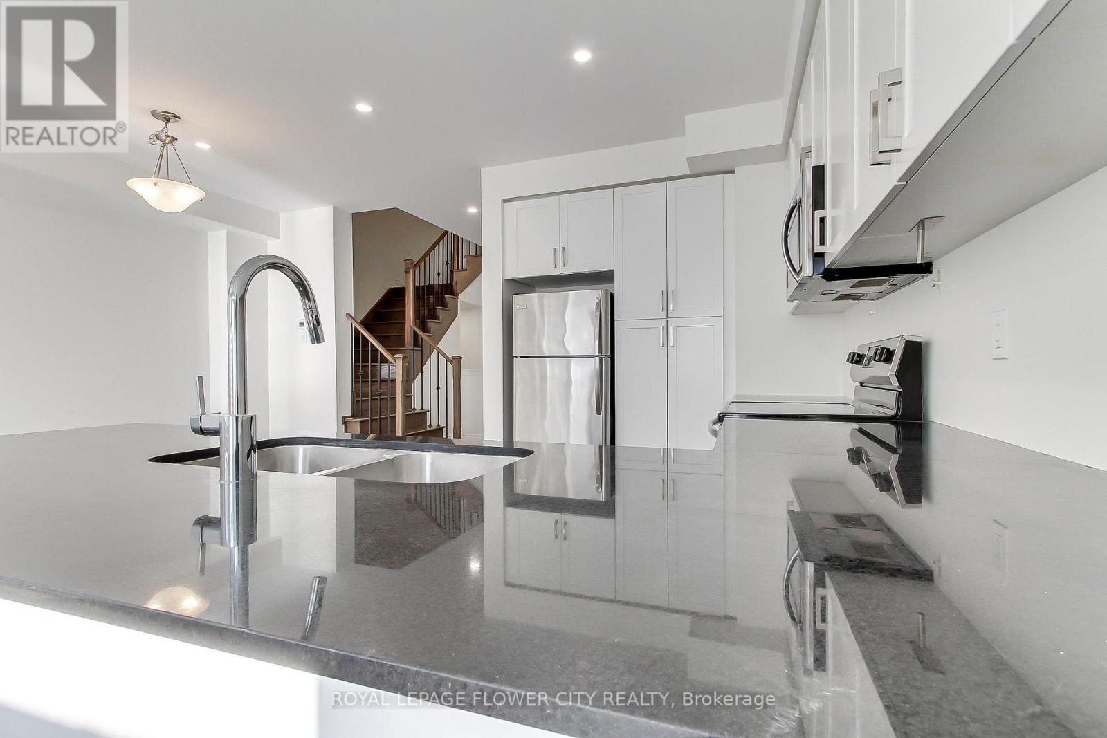 1311 Restivo Lane, Milton, ON photo 11