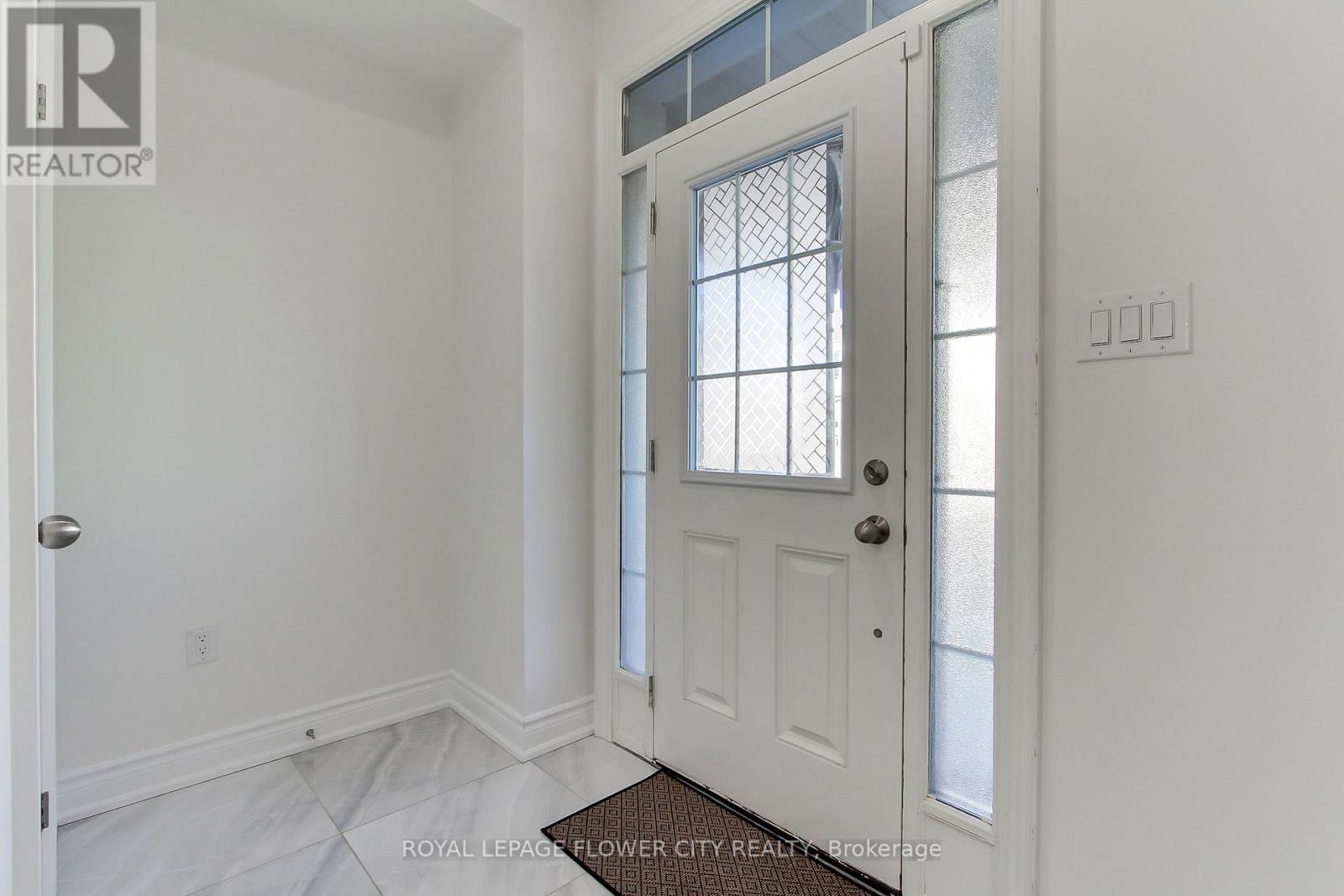 1311 Restivo Lane, Milton, ON photo 3