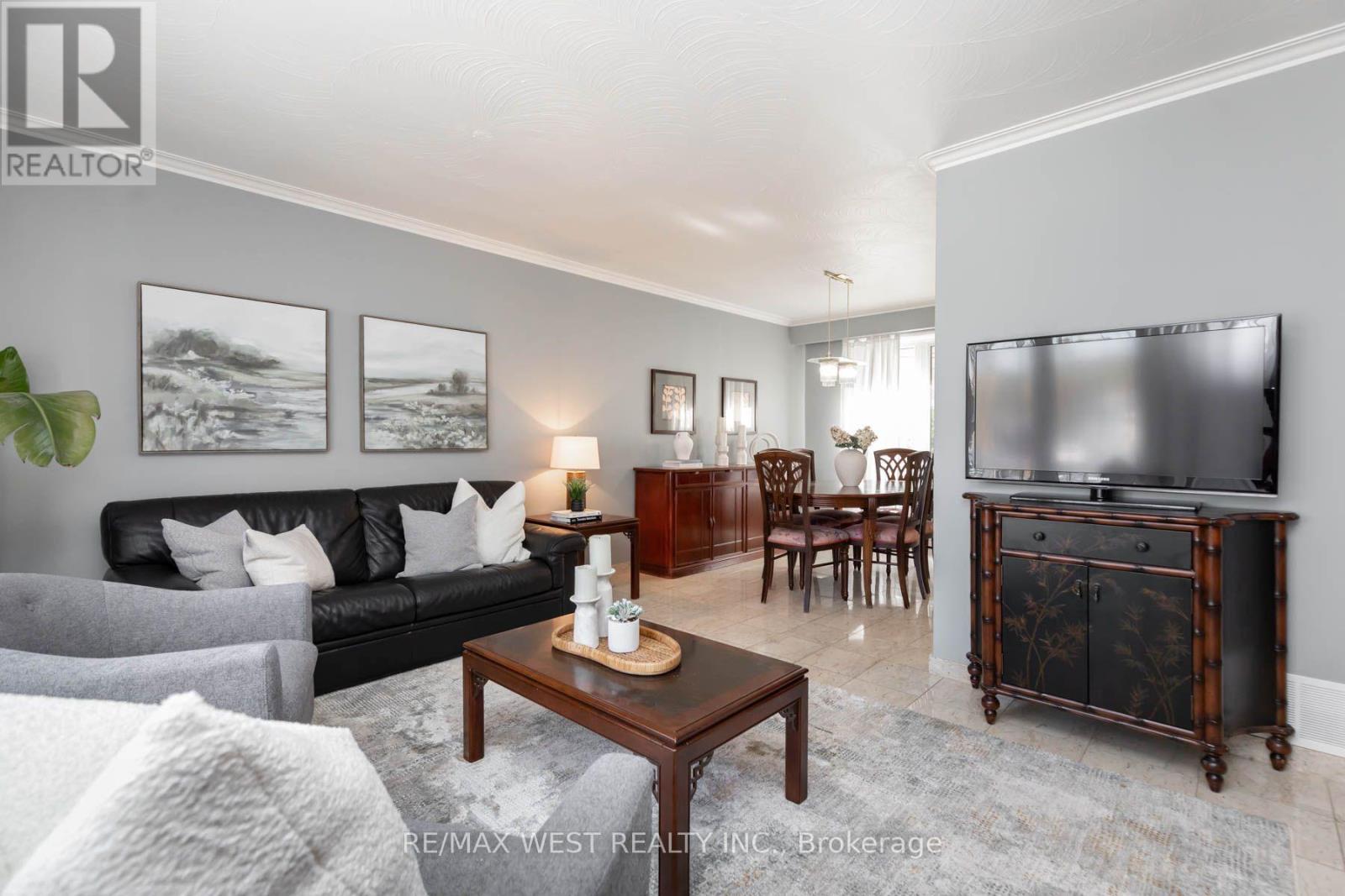 82 Renault Crescent, Toronto, ON photo 10