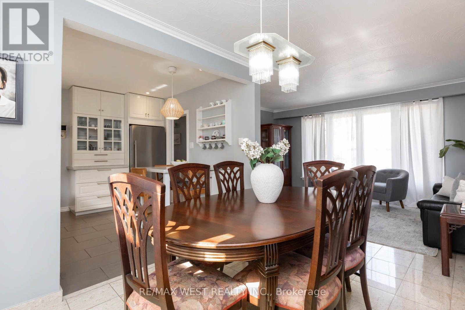 82 Renault Crescent, Toronto, ON photo 12