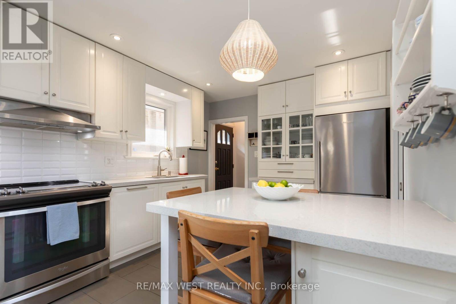 82 Renault Crescent, Toronto, ON photo 14