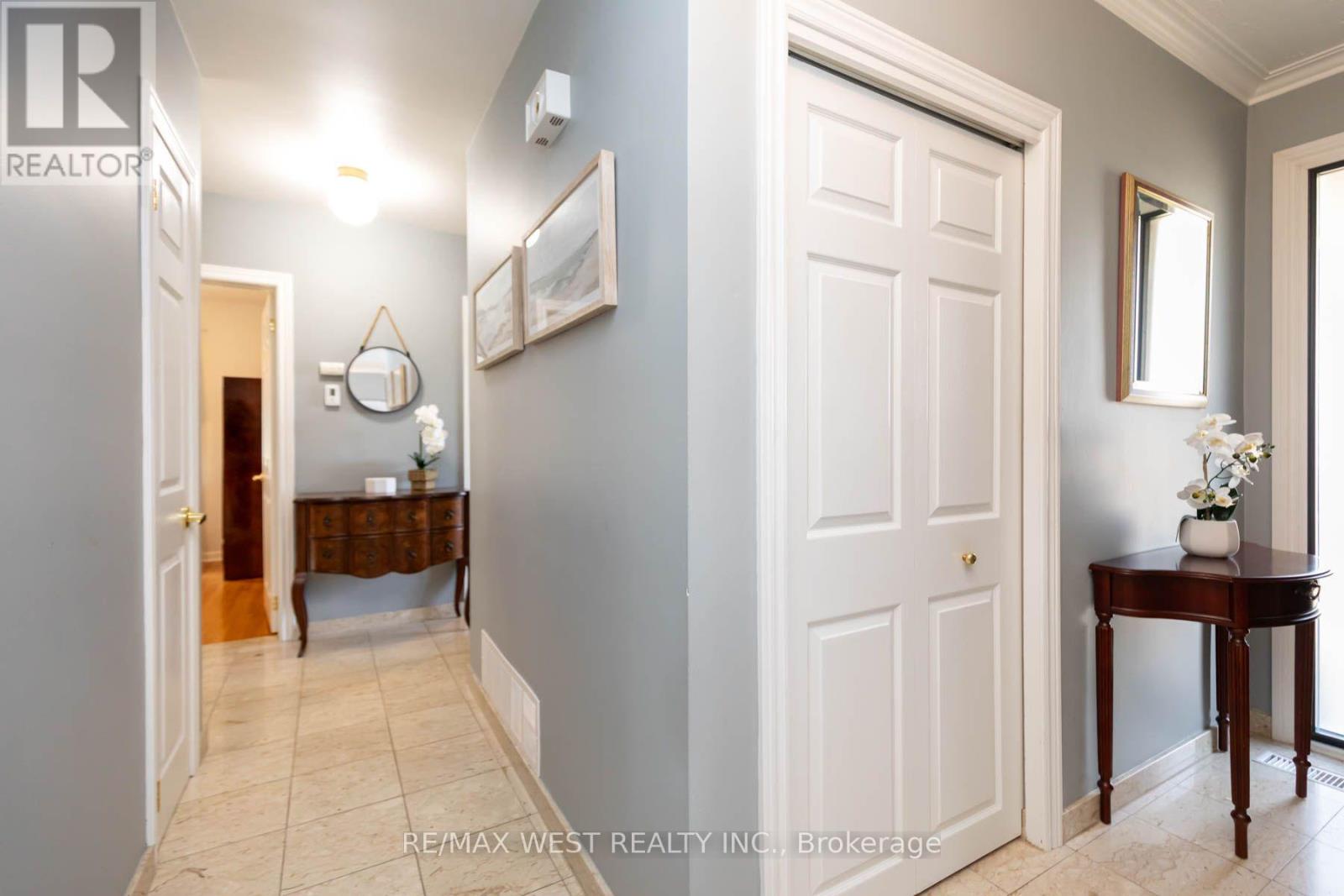 82 Renault Crescent, Toronto, ON photo 18