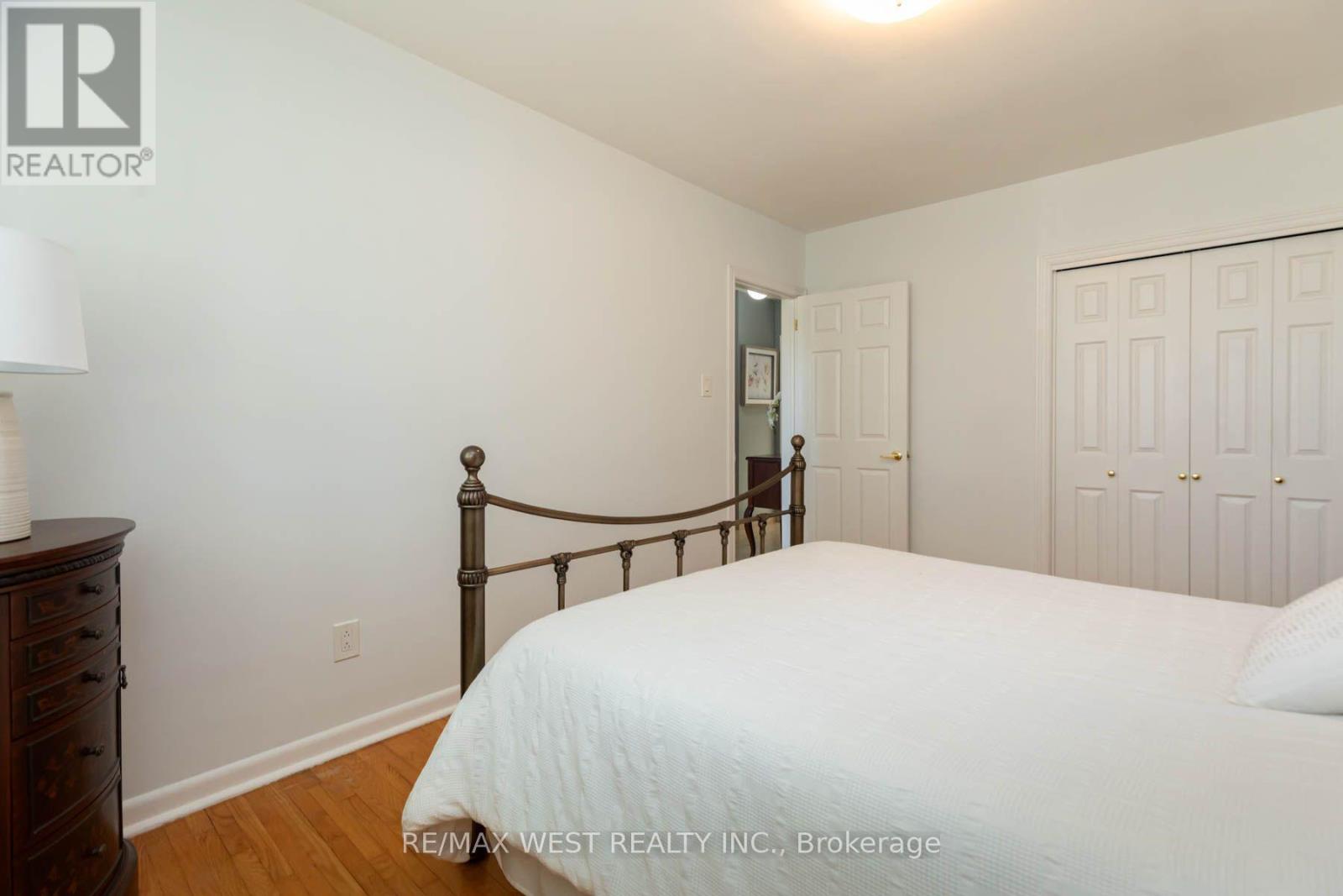 82 Renault Crescent, Toronto, ON photo 21
