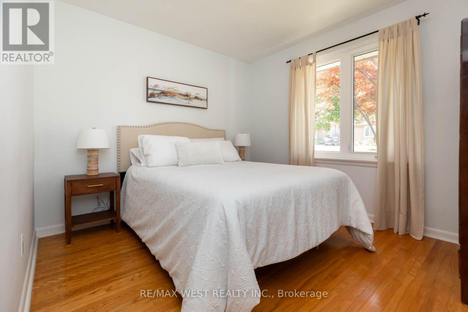 82 Renault Crescent, Toronto, ON photo 22