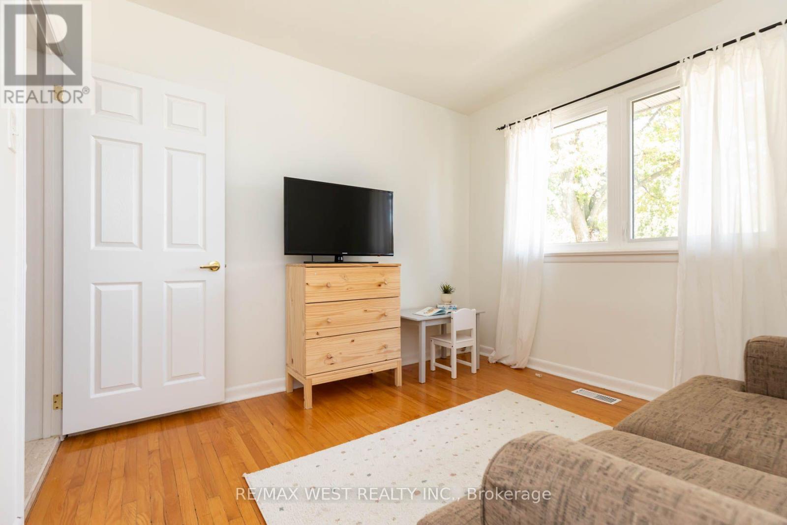 82 Renault Crescent, Toronto, ON photo 26