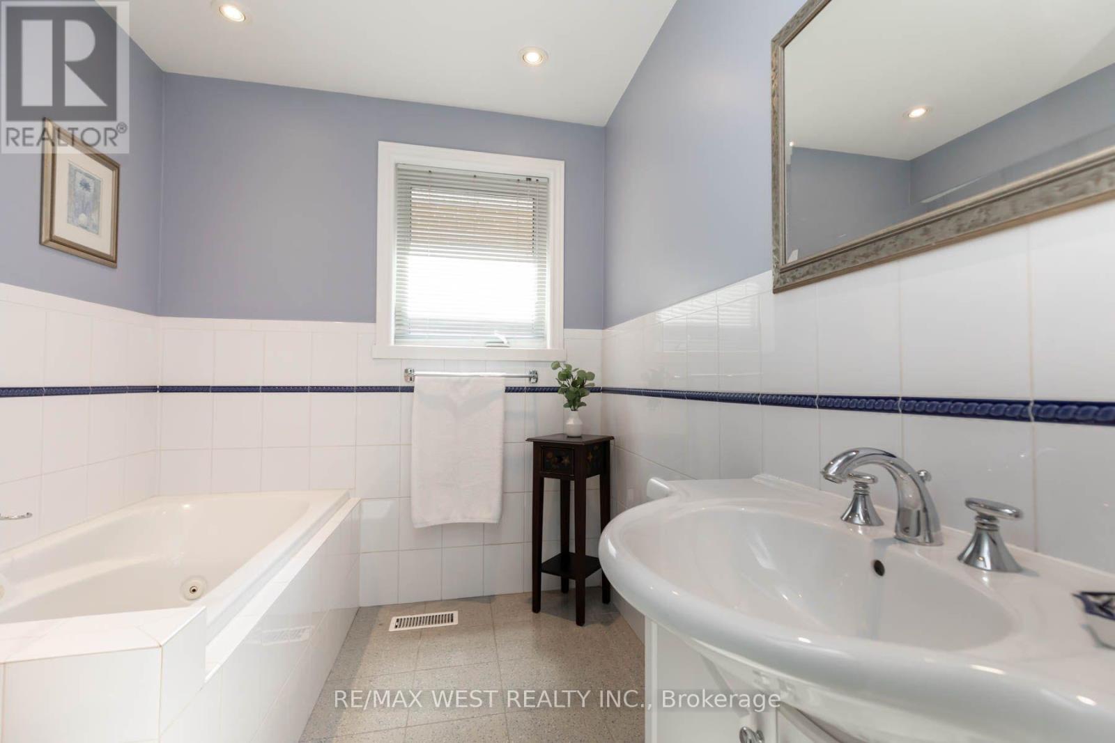 82 Renault Crescent, Toronto, ON photo 28