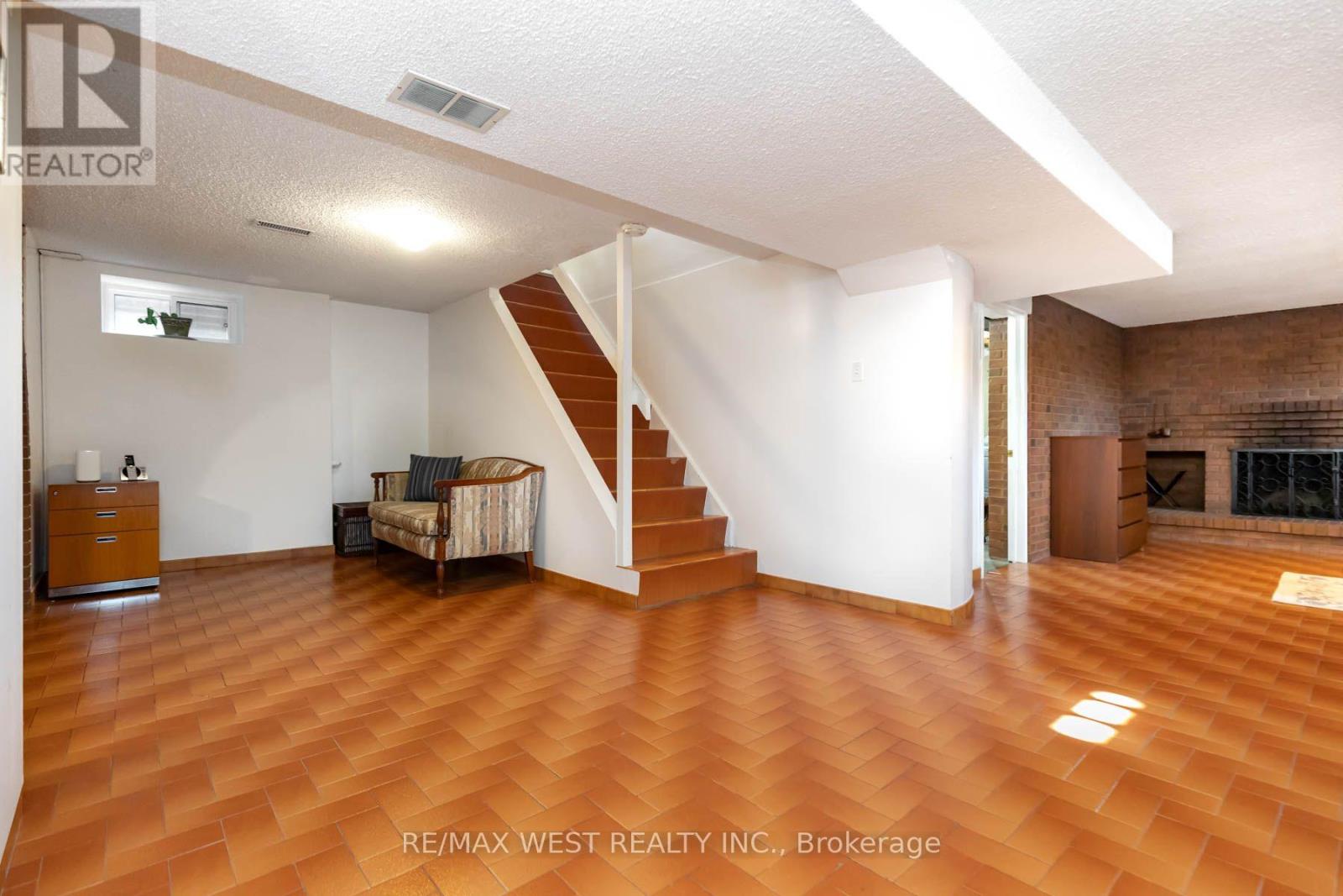 82 Renault Crescent, Toronto, ON photo 30