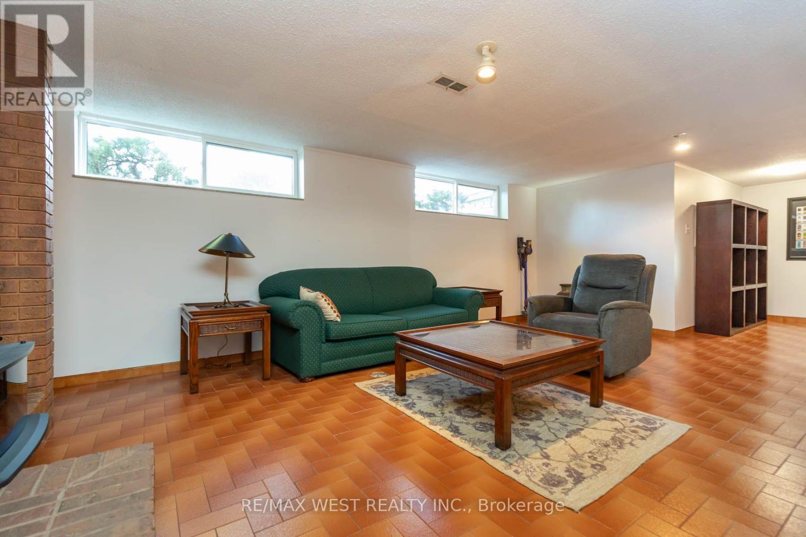82 Renault Crescent, Toronto, ON photo 32