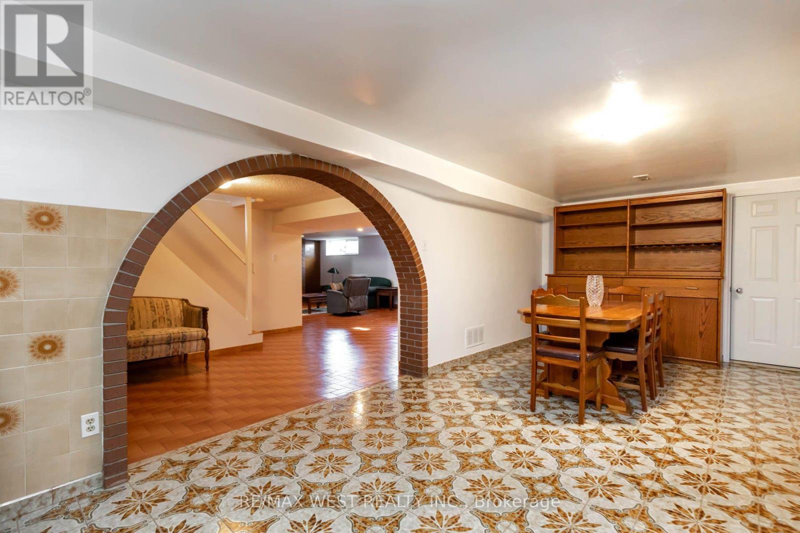 82 Renault Crescent, Toronto, ON photo 37