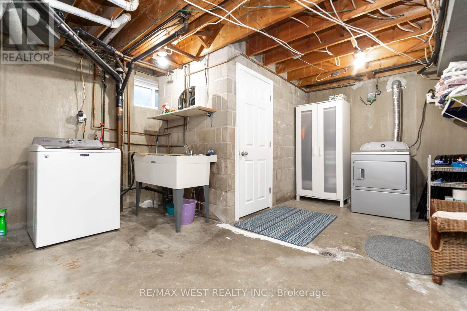 82 Renault Crescent, Toronto, ON photo 39