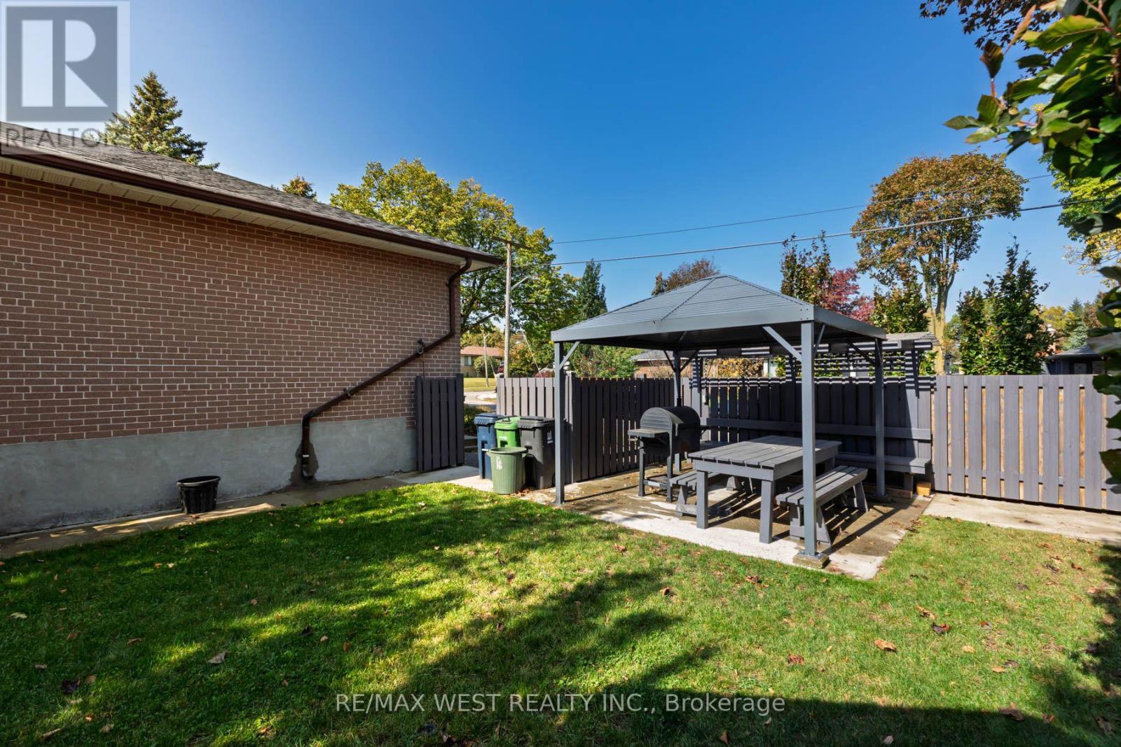 82 Renault Crescent, Toronto, ON photo 41