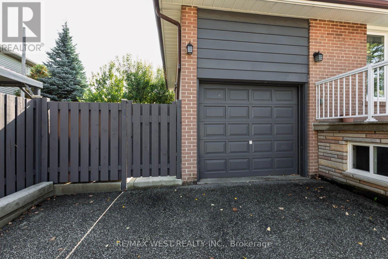 82 Renault Crescent, Toronto, ON photo 47