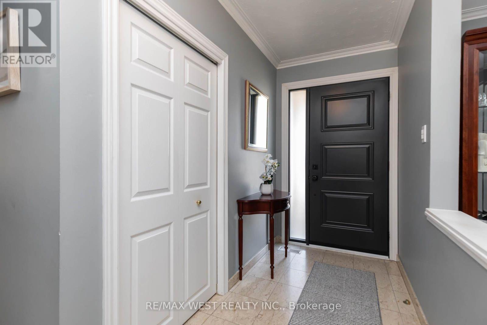 82 Renault Crescent, Toronto, ON photo 6