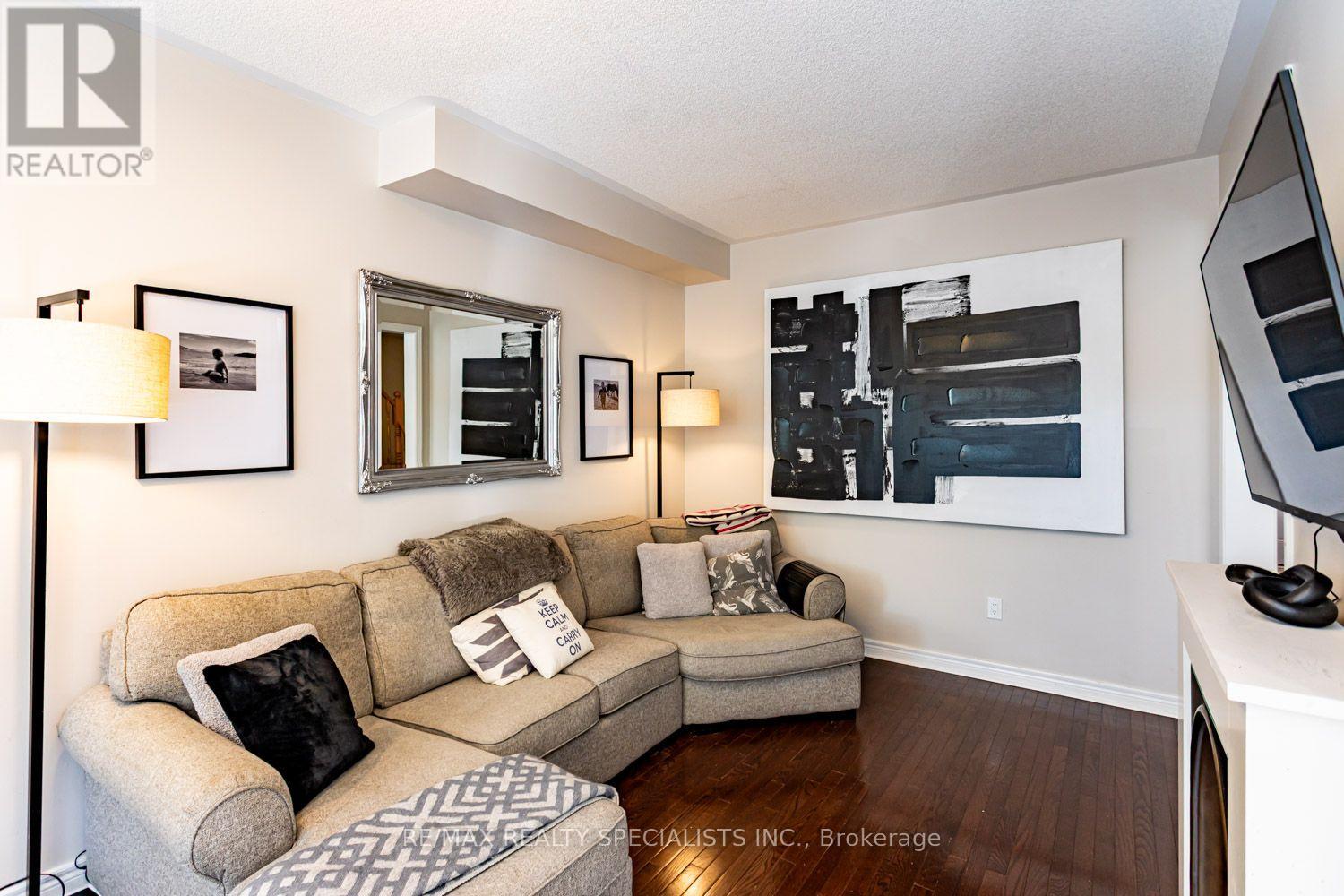 2454 Montagne Avenue, Oakville, ON photo 15