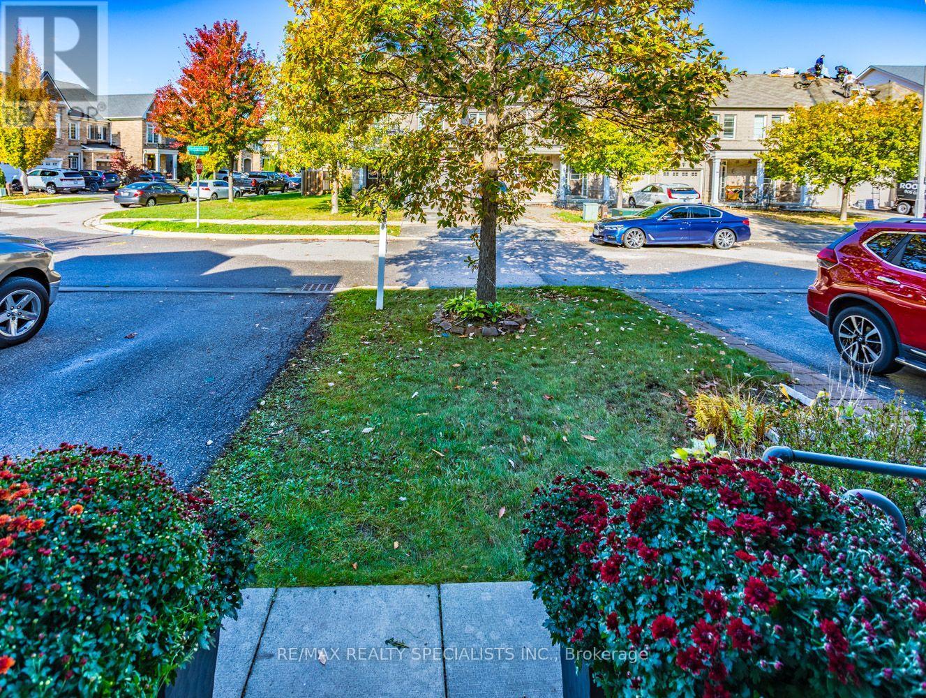 2454 Montagne Avenue, Oakville, ON photo 4
