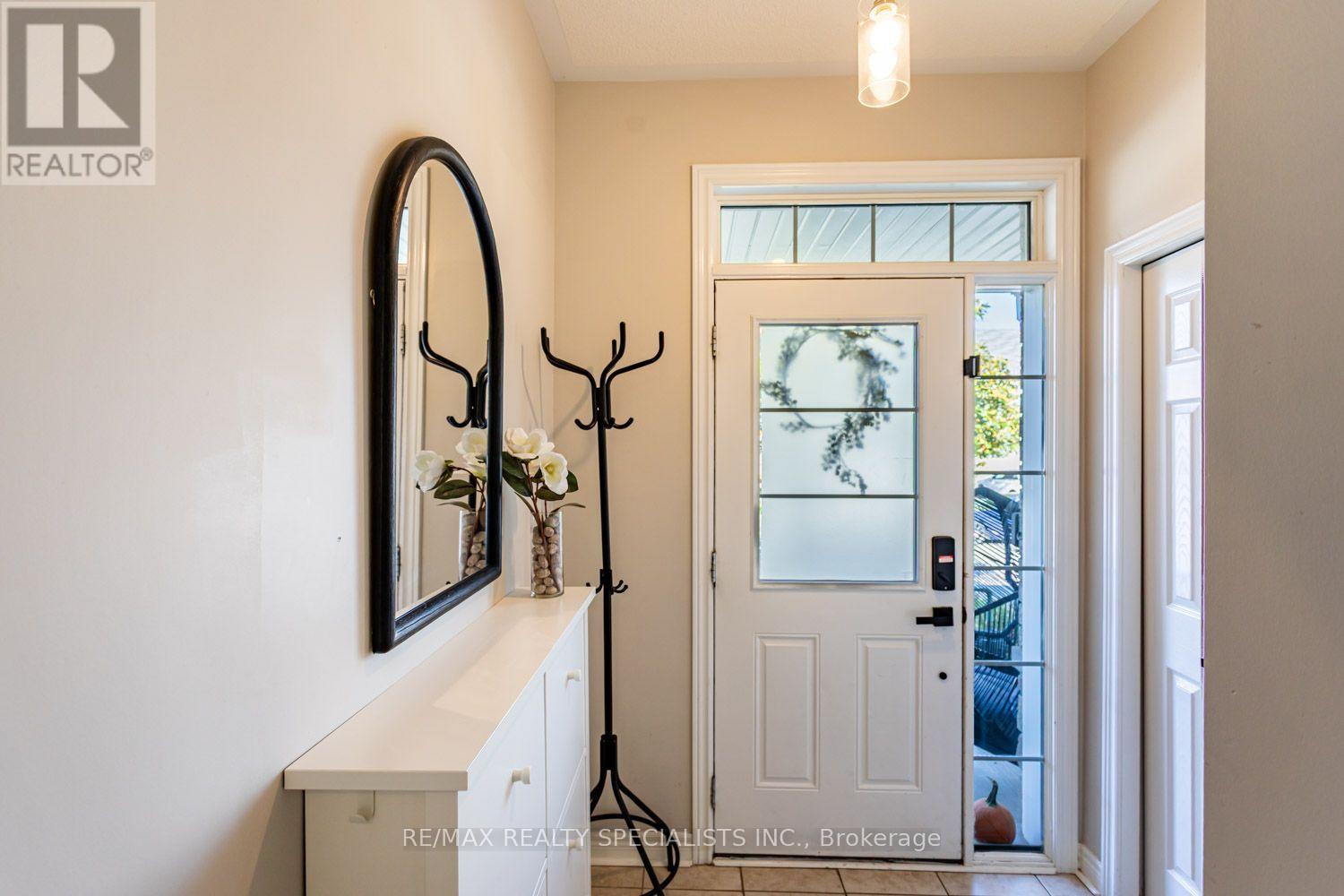 2454 Montagne Avenue, Oakville, ON photo 5
