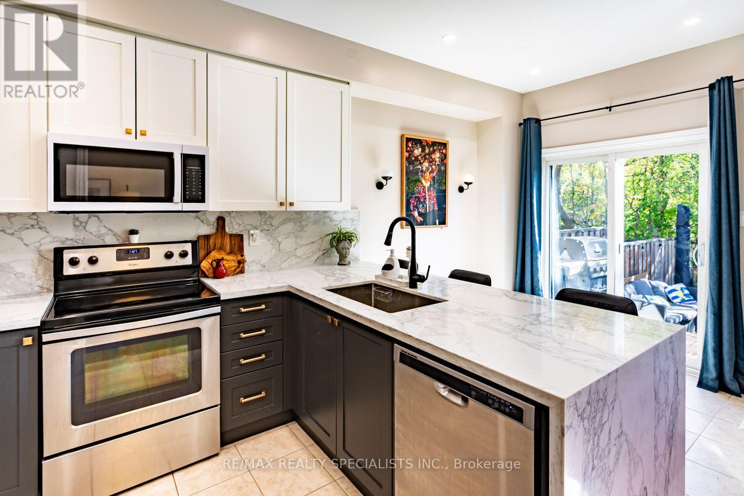 2454 Montagne Avenue, Oakville, ON photo 6
