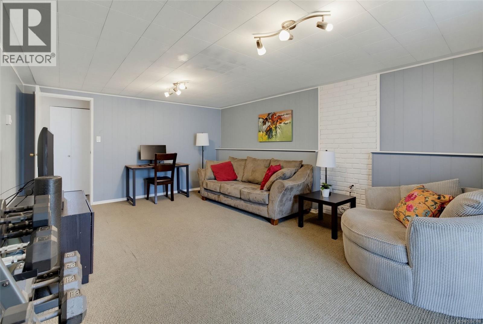 #13 4391 Torquay Dr - 19