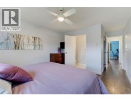 Living room - 13 4391 Torquay Dr, Saanich, BC V8N3L3 Photo 12