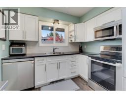 Bathroom - 13 4391 Torquay Dr, Saanich, BC V8N3L3 Photo 9