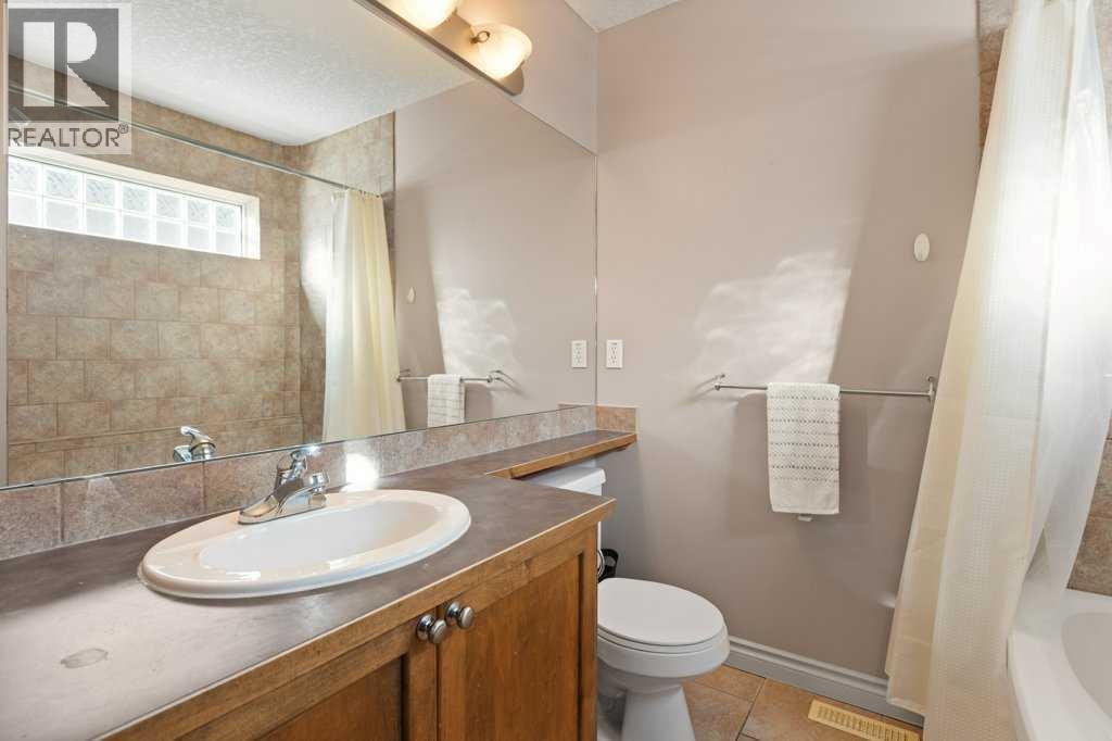 1, 425 13 Avenue NE photo 20