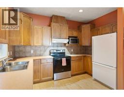 Primary Bedroom - 1, 425 13 Avenue Ne, Calgary, AB T2E1C3 Photo 8