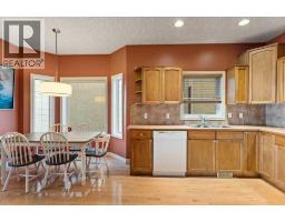3pc Bathroom - 1, 425 13 Avenue Ne, Calgary, AB T2E1C3 Photo 9