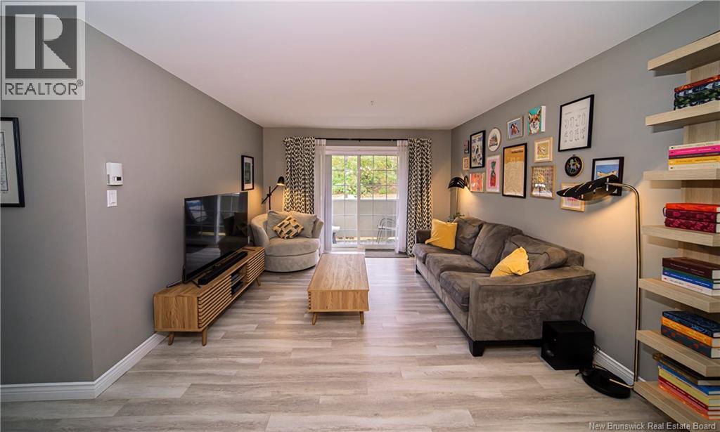#211 158 Hanwell Road - 8