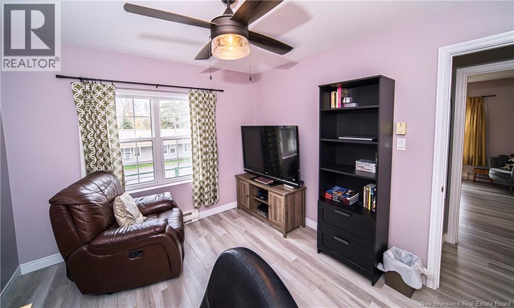 #211 158 Hanwell Road - 18