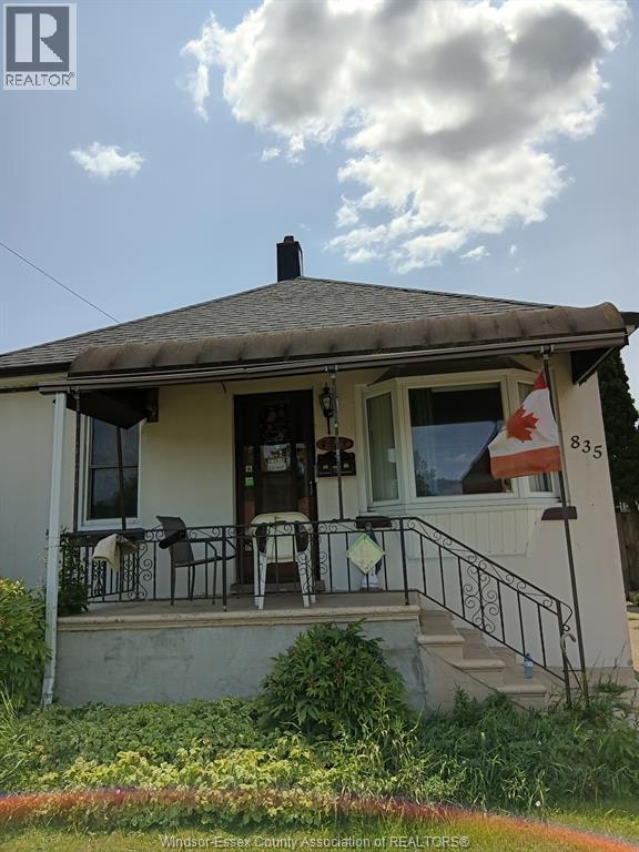 835 STANLEY, Windsor