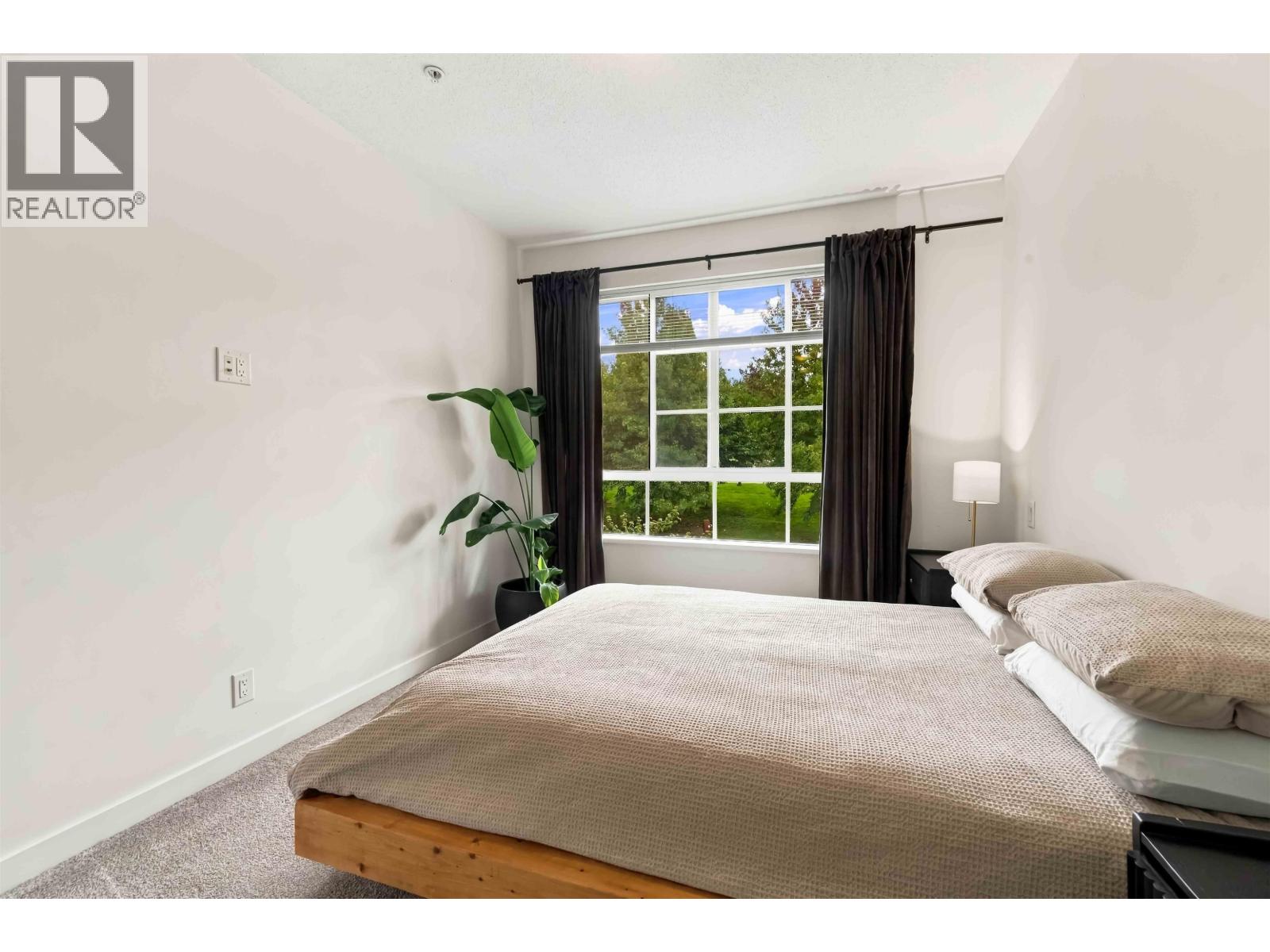 212 555 FOSTER AVENUE, Coquitlam - Image 1