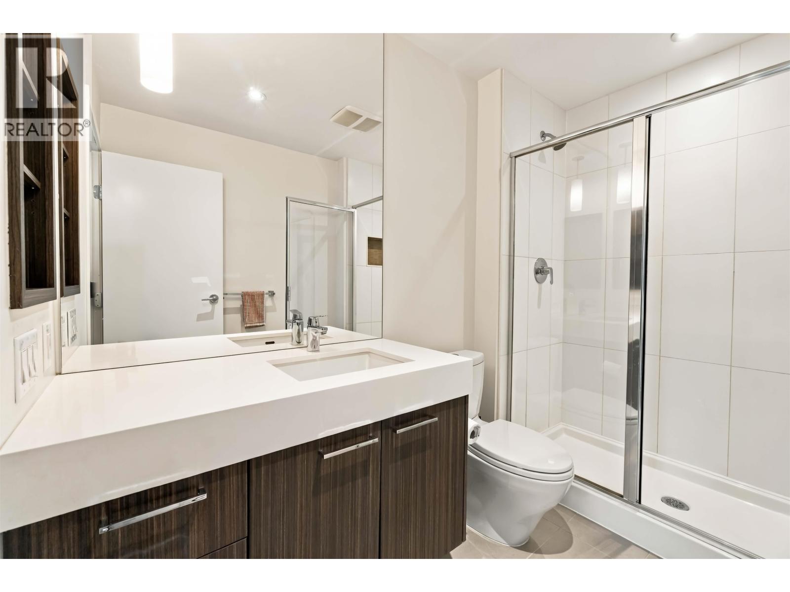 212 555 FOSTER AVENUE, Coquitlam - Image 1