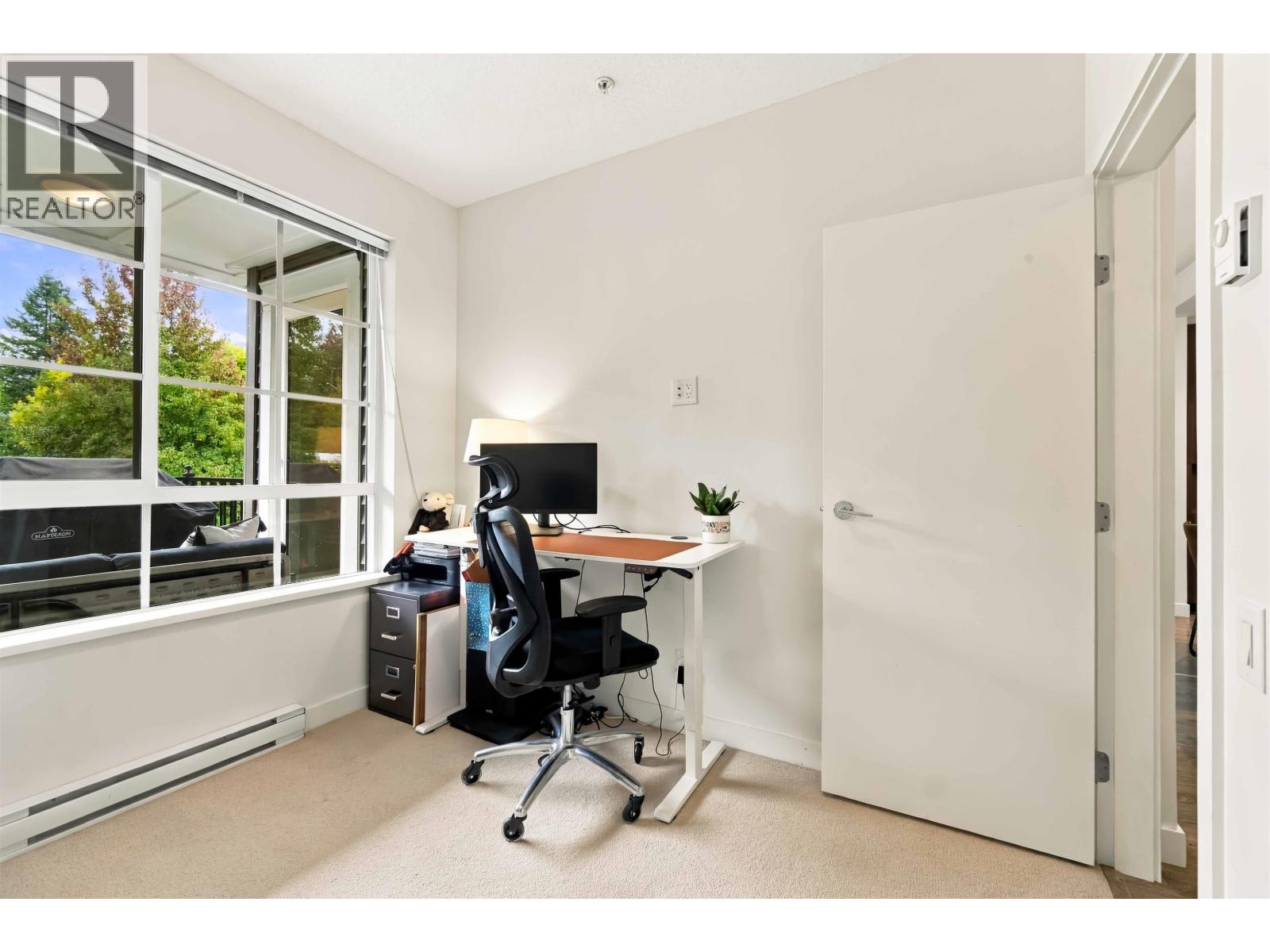 212 555 FOSTER AVENUE, Coquitlam - Image 1