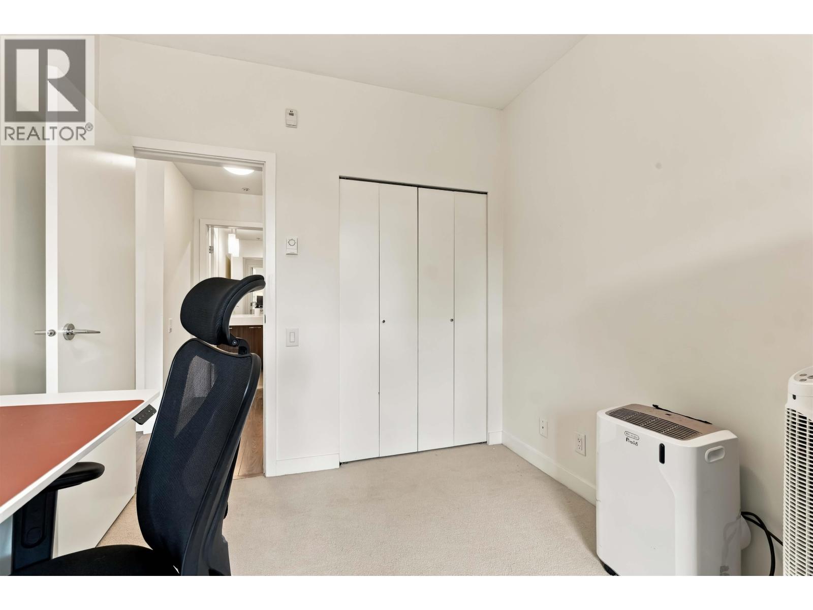 212 555 FOSTER AVENUE, Coquitlam - Image 1